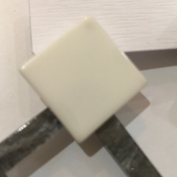 🆕 Gray & White Square Acrylic Earrings - Picture 3 of 5